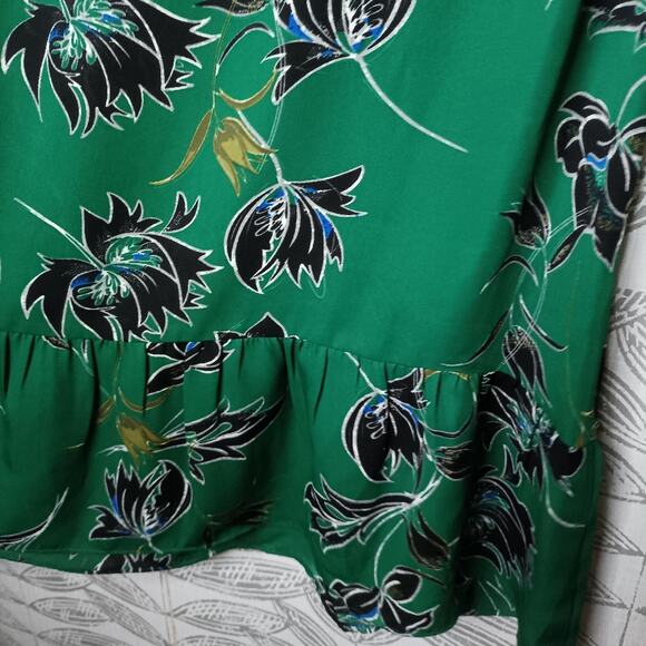 Cabi Sleeveless Flowy Blouse Green Floral #3276 Zoe Falling Flower - Picture 4 of 6